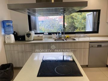 Amplia Casa Familiar de 3 Pisos – Amoblada