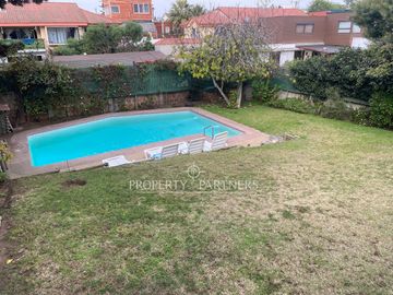 Amplia Casa Familiar de 3 Pisos – Amoblada