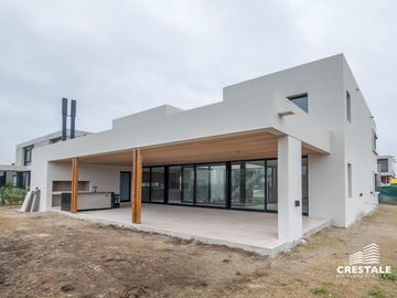 Venta / permuta - Casa 3 dormitorios y escritorio - Vida barrio cerrado, Funes.