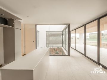 Venta / permuta - Casa 3 dormitorios y escritorio - Vida barrio cerrado, Funes.
