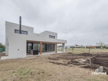 Venta / permuta - Casa 3 dormitorios y escritorio - Vida barrio cerrado, Funes.