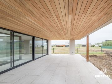 Venta / permuta - Casa 3 dormitorios y escritorio - Vida barrio cerrado, Funes.