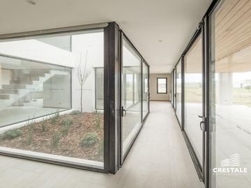 Venta / permuta - Casa 3 dormitorios y escritorio - Vida barrio cerrado, Funes.