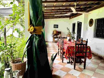 CASA EN VENTA 3 DORMITORIOS CON LOCAL COMERCIAL