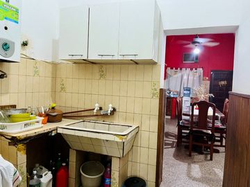 CASA EN VENTA 3 DORMITORIOS CON LOCAL COMERCIAL