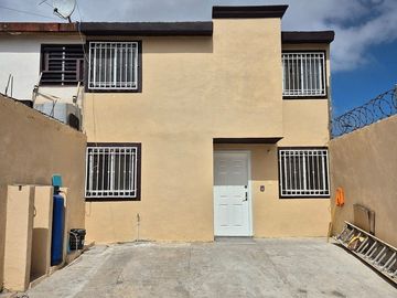 Casa 2 rec 1 estudio remodelada, en privada