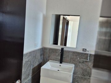 Casa 2 rec 1 estudio remodelada, en privada