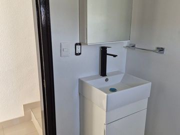Casa 2 rec 1 estudio remodelada, en privada