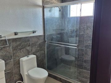 Casa 2 rec 1 estudio remodelada, en privada