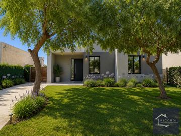 Casa en venta en Santa Emilia, Pilar del este.