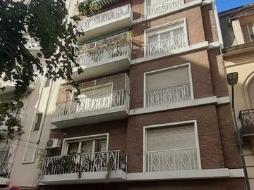 Palermo Piso de 3 ambientes   Escritorio Balcón Baño y Toilette Lavadero