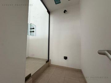 Local Comercial en Venta 300m2 3 Plantas en Esquina