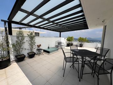 Aprovecha precio de oportunidad! Disfruta de su sótano con jardín y bar integrado y Roof Garden