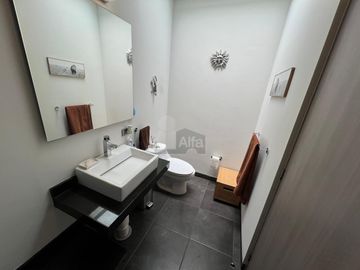 Aprovecha precio de oportunidad! Disfruta de su sótano con jardín y bar integrado y Roof Garden
