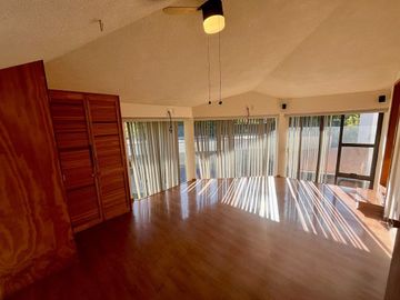 CASA EN RENTA JURICA CON ALBERCA EN PRIVADA