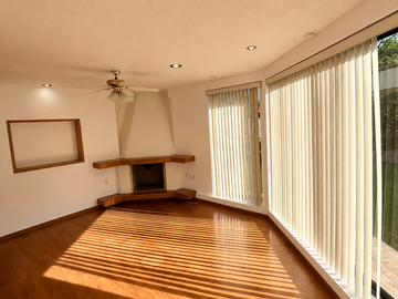 CASA EN RENTA JURICA CON ALBERCA EN PRIVADA