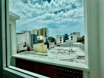 Casa en venta en Veracruz con 4 Hab. sobre Av Via Muerta