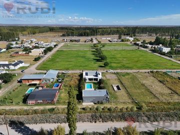 CASA EN VENTA EN BARRIO LOS CASTAÑOS PLOTTIER