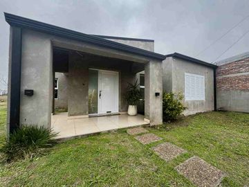 Venta casa moderna de 2 dorm en San Jerónimo Norte