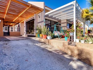 Venta casa con espectacular vista al mar y piscina - Jardines del Sur