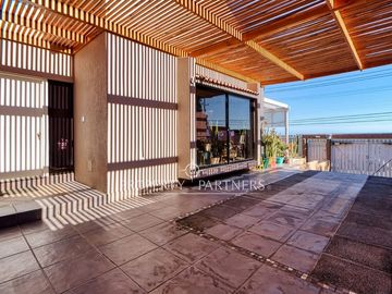 Venta casa con espectacular vista al mar y piscina - Jardines del Sur
