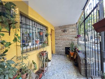 Venta Casa Lote Propio con patio y parrilla en Parque Chacabuco