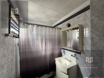 Venta Casa Lote Propio con patio y parrilla en Parque Chacabuco