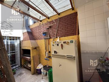 Venta Casa Lote Propio con patio y parrilla en Parque Chacabuco