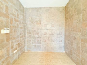 Casa en venta con amplio terreno y piscina en la Col. Juan B. Sosa, Mérida.