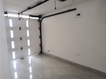 SE VENDE CASA UNIFAMILIAR EN EL BARRIO ALVERNIA TULU