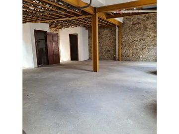 ALQUILO HERMOSO LOCAL COMERCIAL  EN  CASCO ANTIGUO  A NIVEL DE CALLE