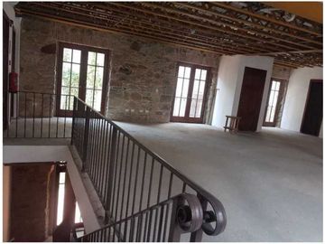 ALQUILO HERMOSO LOCAL COMERCIAL  EN  CASCO ANTIGUO  A NIVEL DE CALLE