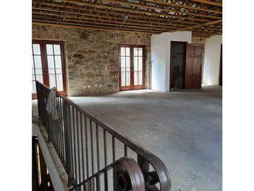 ALQUILO HERMOSO LOCAL COMERCIAL  EN  CASCO ANTIGUO  A NIVEL DE CALLE