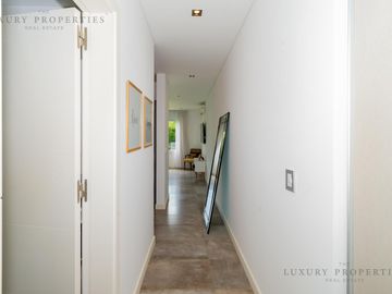 VENTA CASA 4 ambientes Pileta, cochera semicubierta y galería con parrilla  EN LA RESERVA CARDALES