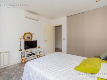 VENTA CASA 4 ambientes Pileta, cochera semicubierta y galería con parrilla  EN LA RESERVA CARDALES