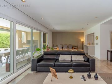 VENTA CASA 4 ambientes Pileta, cochera semicubierta y galería con parrilla  EN LA RESERVA CARDALES