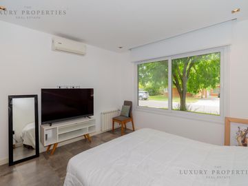 VENTA CASA 4 ambientes Pileta, cochera semicubierta y galería con parrilla  EN LA RESERVA CARDALES
