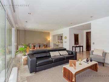 VENTA CASA 4 ambientes Pileta, cochera semicubierta y galería con parrilla  EN LA RESERVA CARDALES