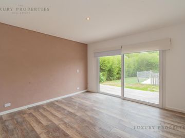 Venta Casa 4 ambientes con pileta, galería  y cochera semicubierta en La Reserva Cardales L51