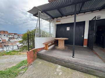 Primer piso en venta en el Barrio la esmeralda