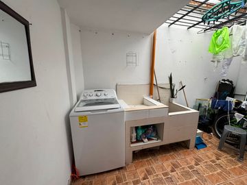 Primer piso en venta en el Barrio la esmeralda
