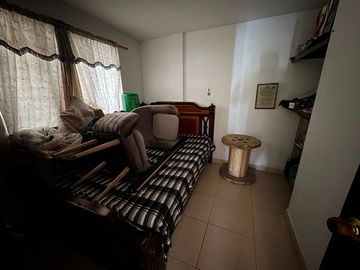 Primer piso en venta en el Barrio la esmeralda