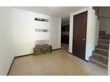 Casa UNIFAMILIAR en venta en la LOMA DE LOS BERNAL Medellín