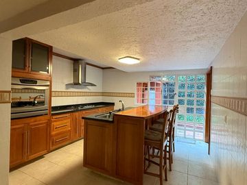 Casa en Venta y Renta en Bosques de las Lomas