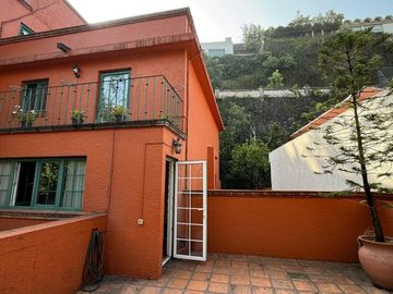 Casa en Venta y Renta en Bosques de las Lomas