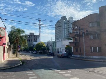 DPTO CON COCHERA EN BARRIO SUR | SOBRE URQUIZA