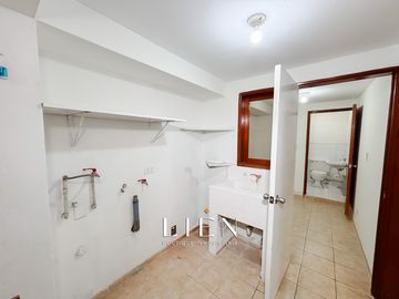 Venta Departamento a media cuadra de Camino Real y Lima Golf Club