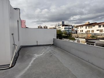 Casa en Venta  4 Dormitorios 215m² - Sector California Alta - Quito