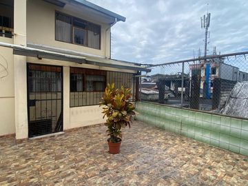 Casa de venta de 760 m2 de construcción en el Centro del Puyo