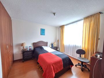 Casa de 135 m² , 4 habitaciones, dos parqueaderos y terraza, en venta en Llano Grande